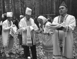Моление марийцев в священной роще обряд