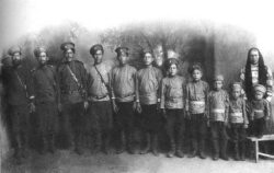Казачий урядник Никита Ершов из станицы Ермаковской с женой и 10 сыновьями