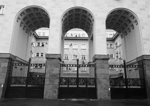 dom_sovetov_so_storony_ulicy_9_janvarja Степной синдром в архитектуре и психологии Оренбурга