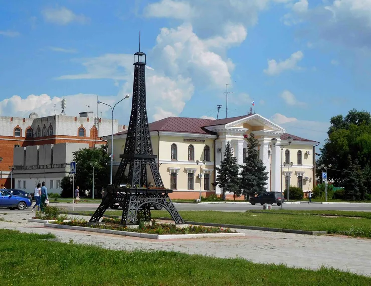 zvenigovo-centralnyj-bulvar Как города и деревни Марий Эл прошли путь от катастрофы 90-х к новой реальности